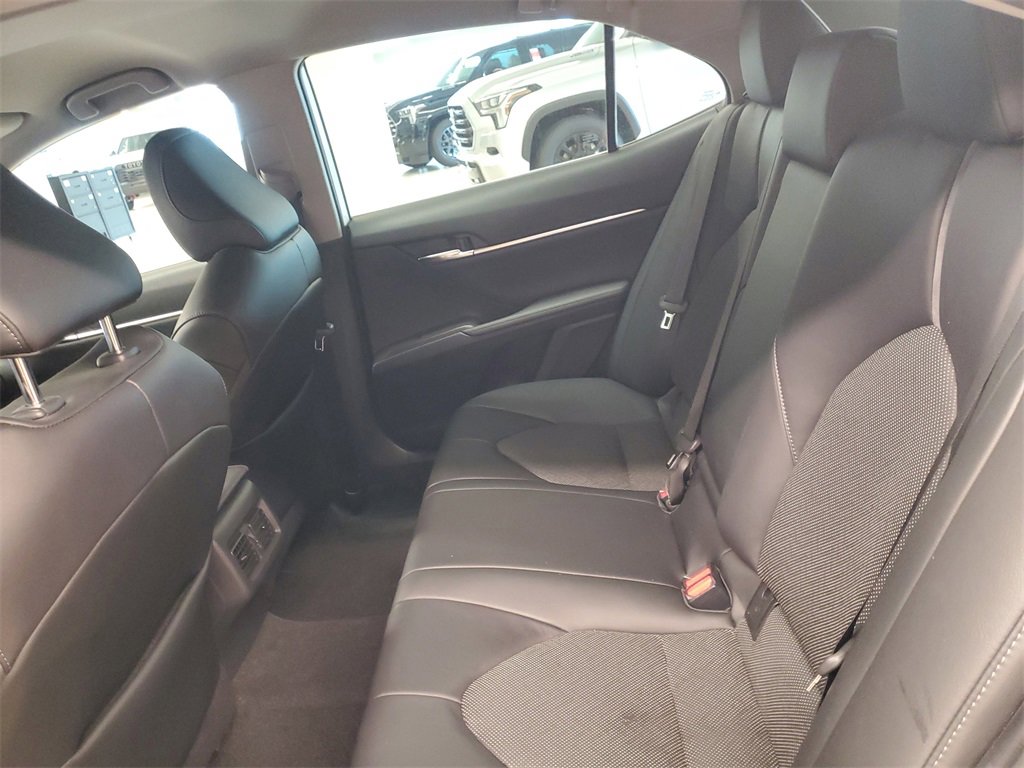 Used 2021 Toyota Camry XLE image 12