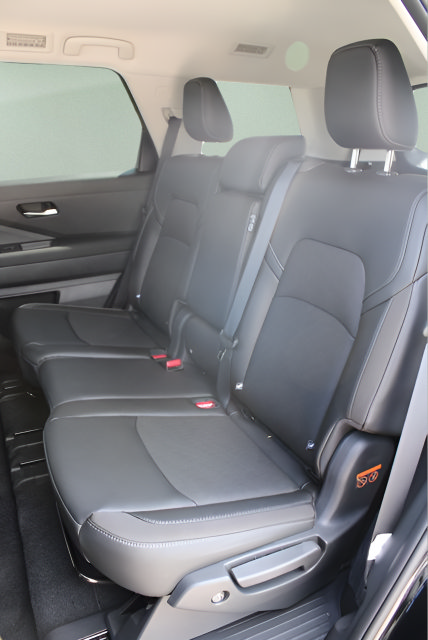 New 2026 Nissan Pathfinder SL AWD/4WD image 16
