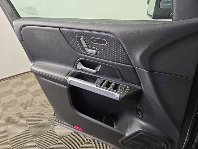 Used 2025 Mercedes-Benz GLB 250 4MATIC image 29