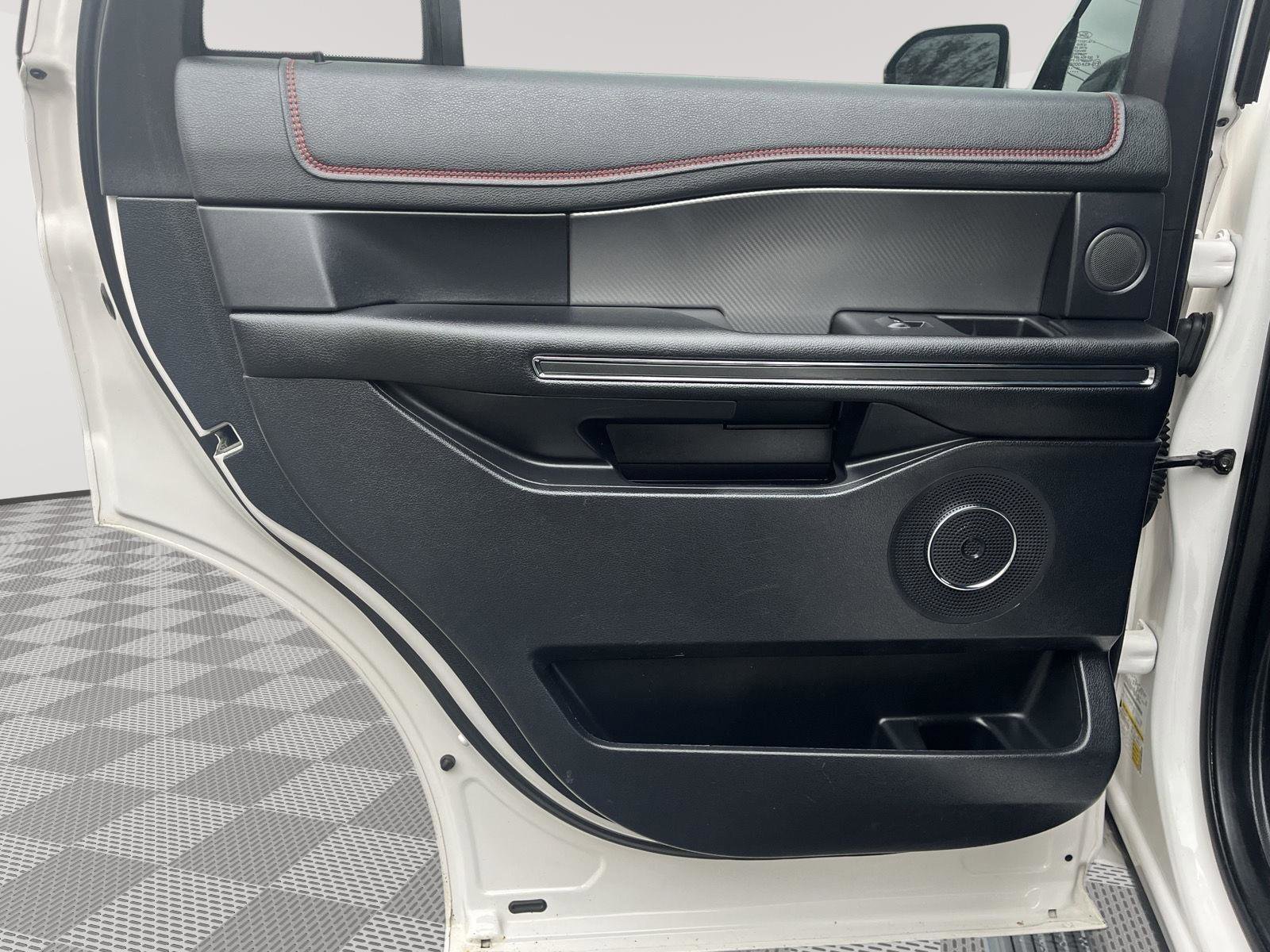 Used 2019 Ford Expedition Limited w/ Equipment Group 303A AWD/4WD image 11