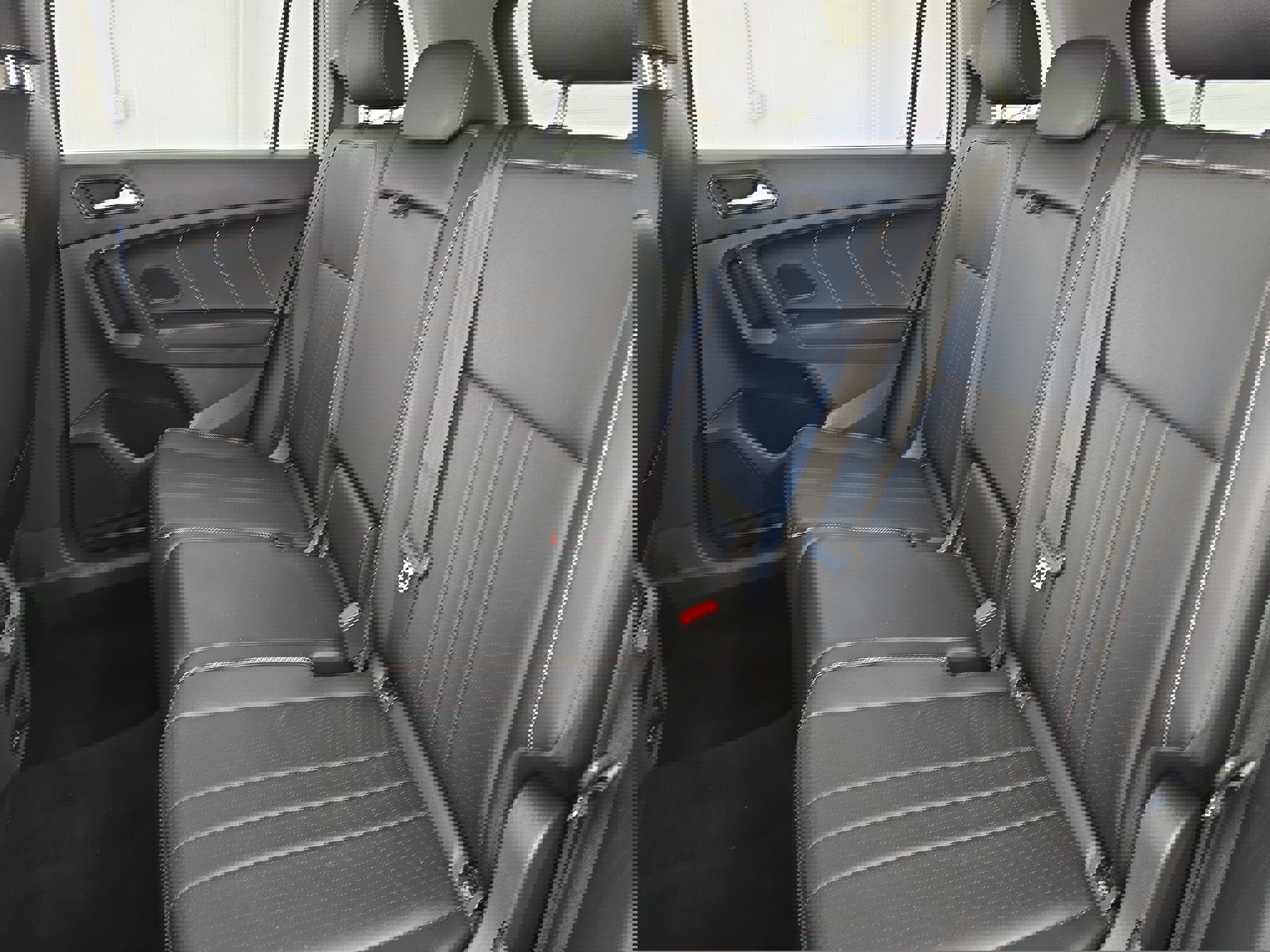 Certified 2022 Volkswagen Tiguan SE w/ Panoramic Sunroof Package image 14