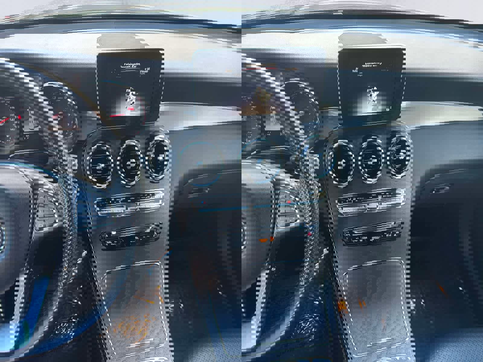 Used 2019 Mercedes-Benz GLC 300 4MATIC image 16