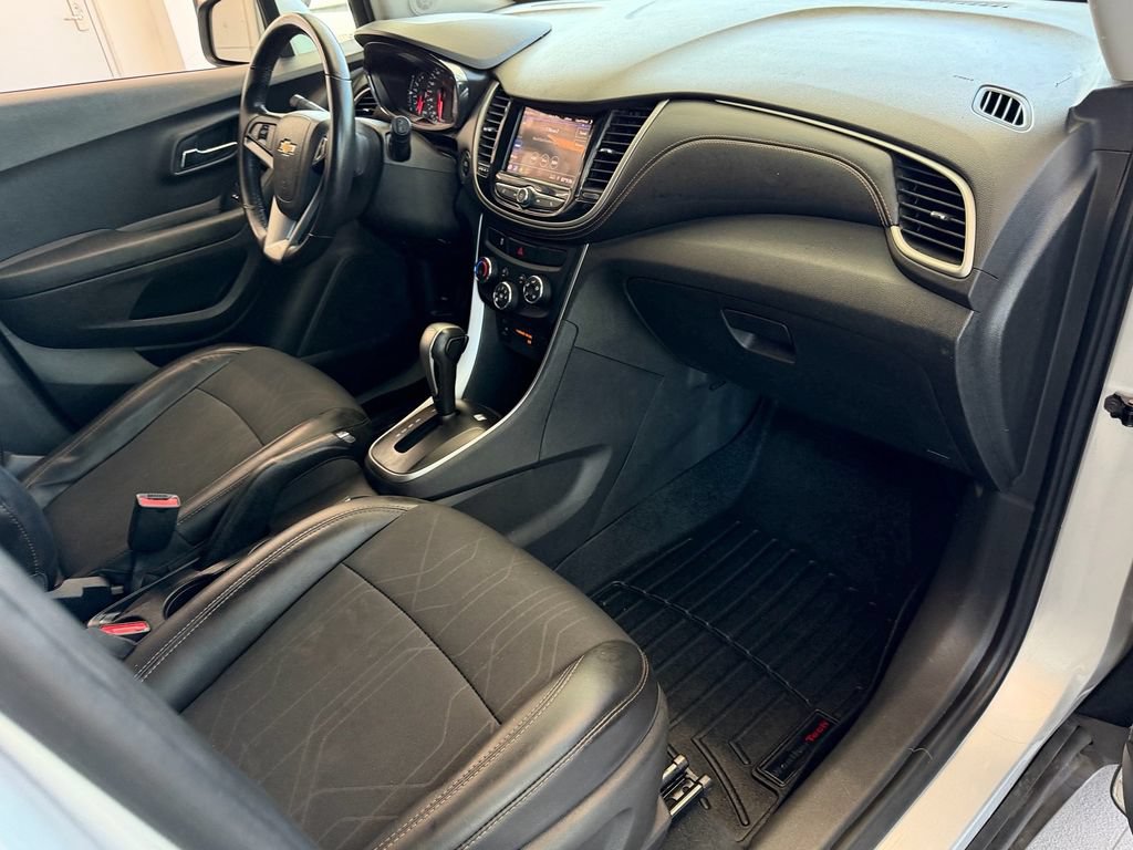 Used 2020 Chevrolet Trax LT w/ LT Convenience Package FWD image 17