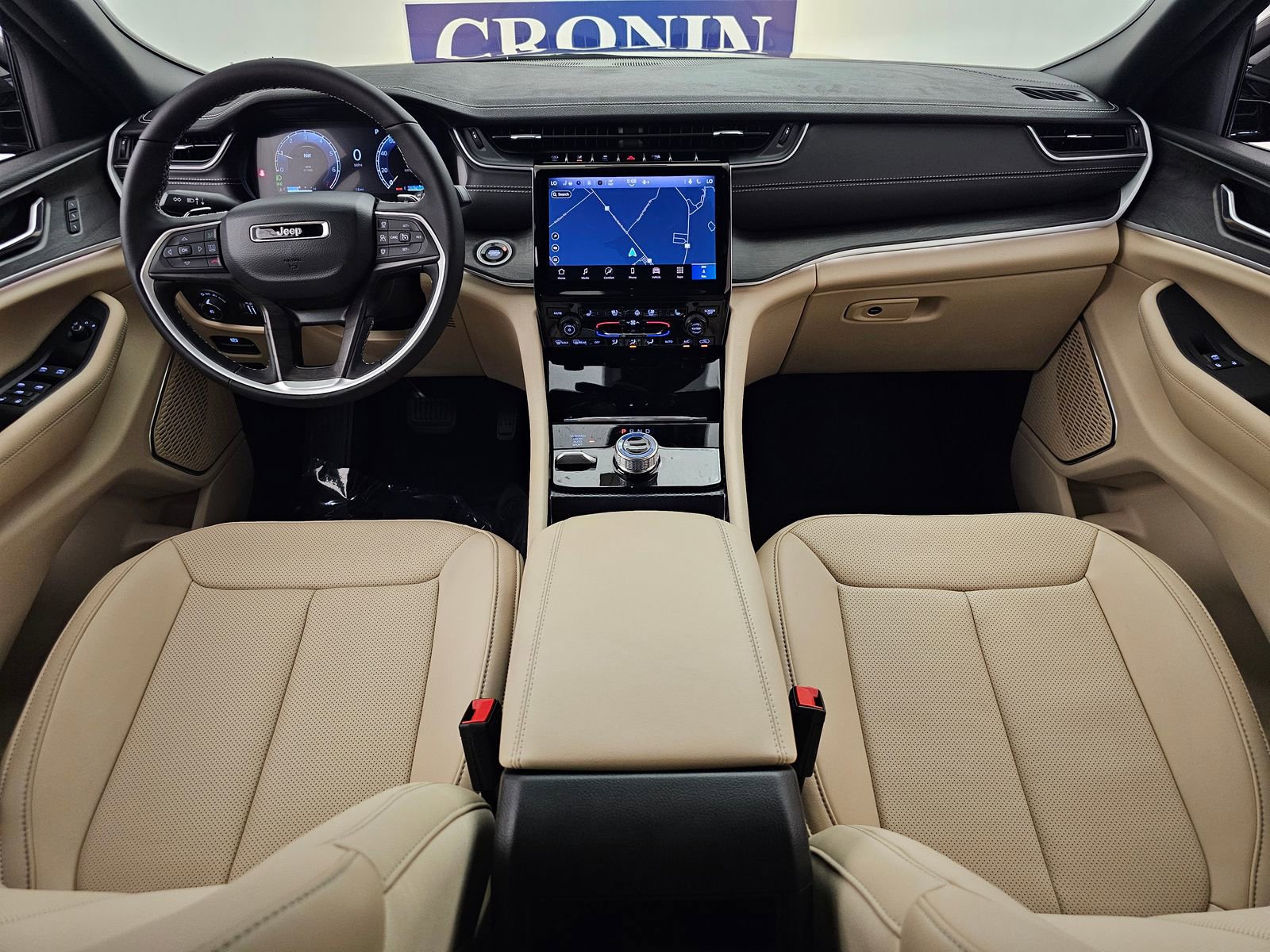 New 2025 Jeep Grand Cherokee Limited w/ Luxury Tech Group II image 16