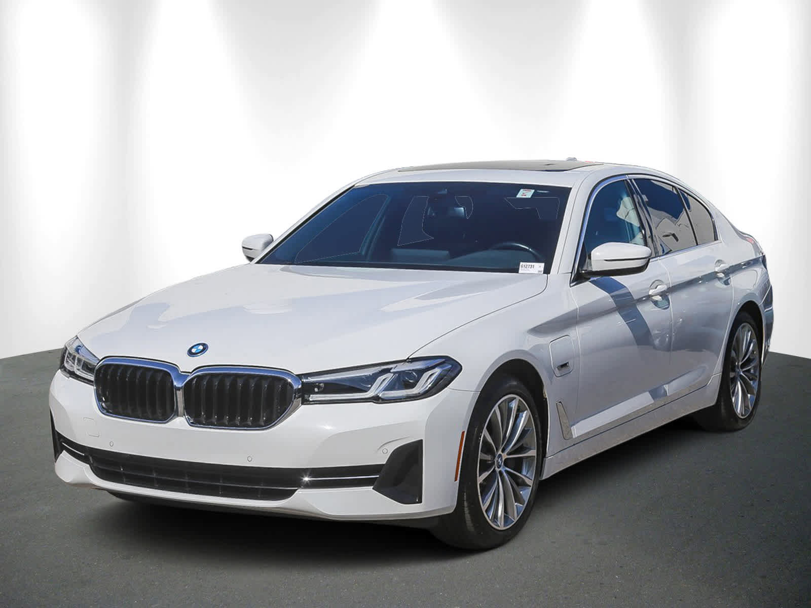 Used 2023 BMW 530e w/ Convenience Package image 3