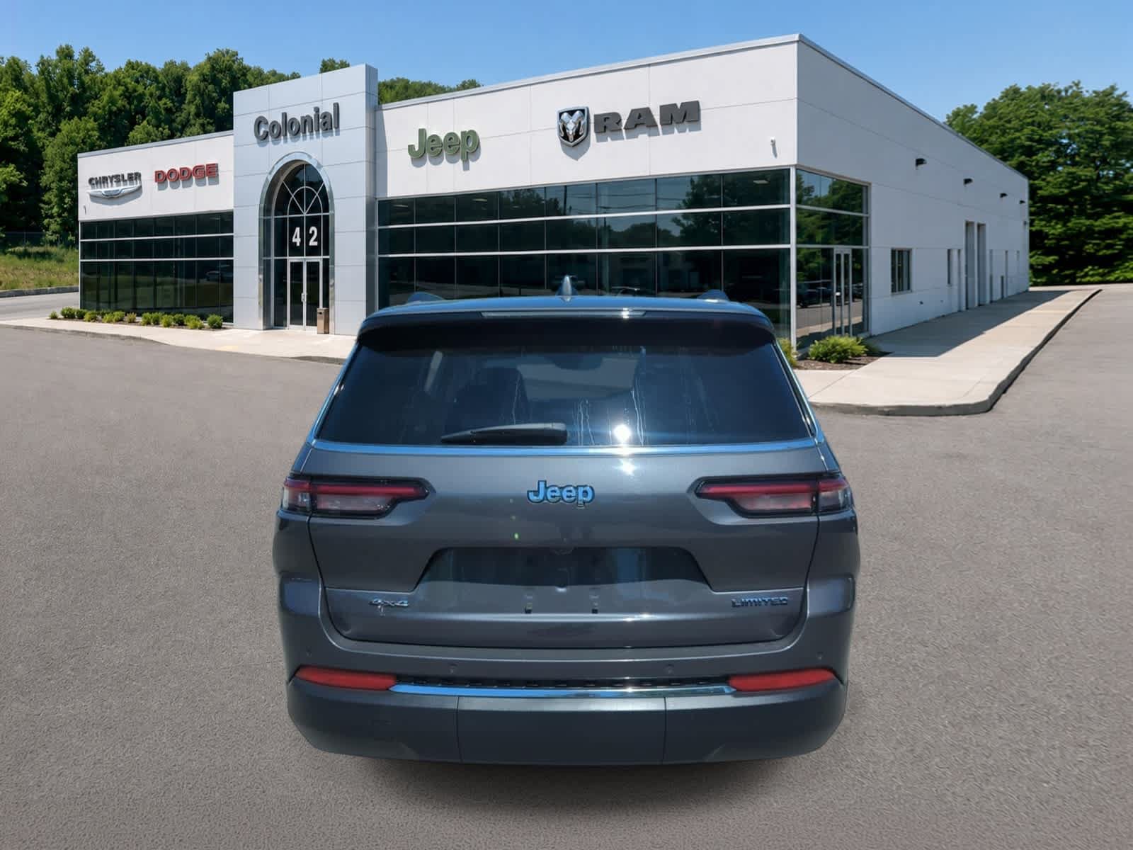 Used 2023 Jeep Grand Cherokee L Limited w/ Trailer Tow Group (B) AWD/4WD image 5