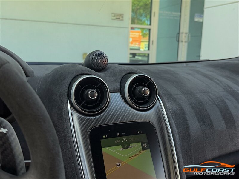 Used 2019 McLaren 600LT RWD image 17