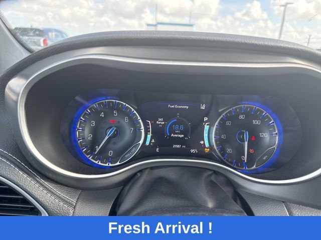 Used 2025 Chrysler Pacifica Select FWD image 6