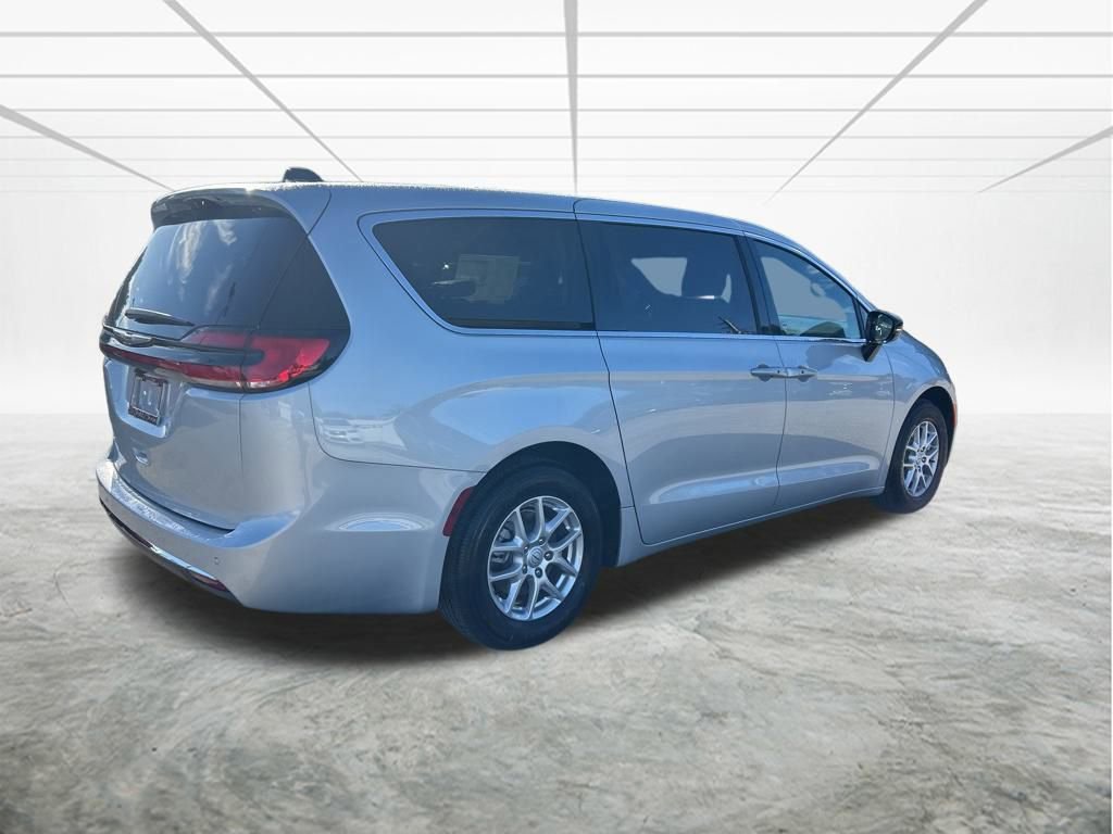 New 2026 Chrysler Pacifica Select image 4