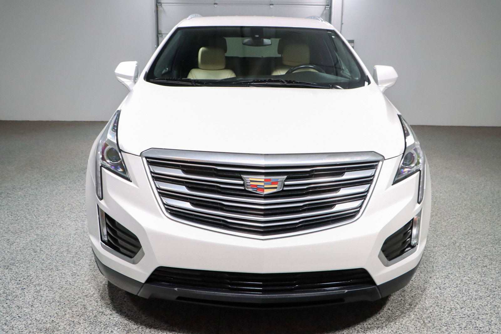 Used 2018 Cadillac XT5 FWD w/ LPO, Wheel Lock Package image 4