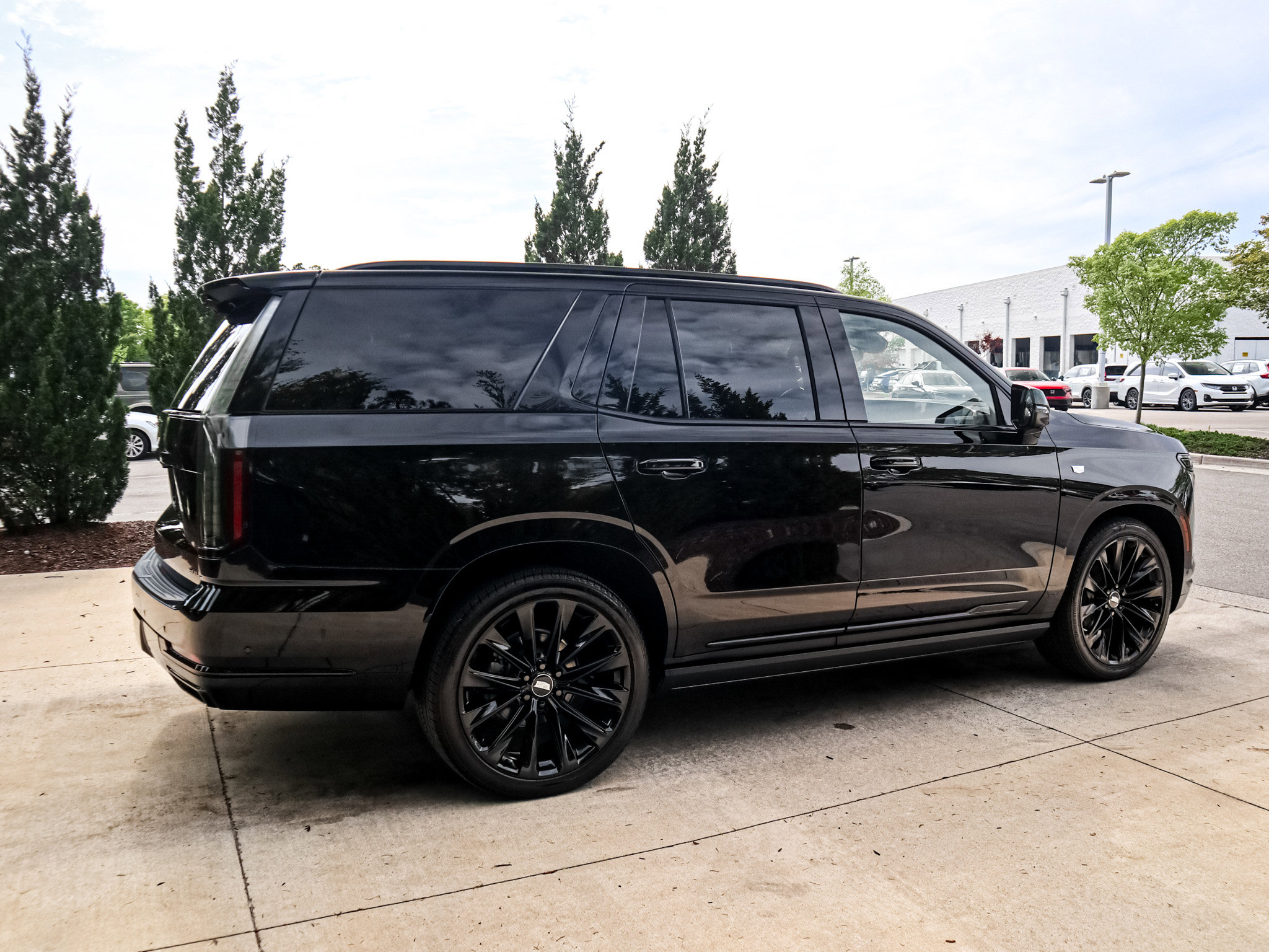 Used 2025 Cadillac Escalade Sport Platinum w/ LPO, ONYX Package image 11