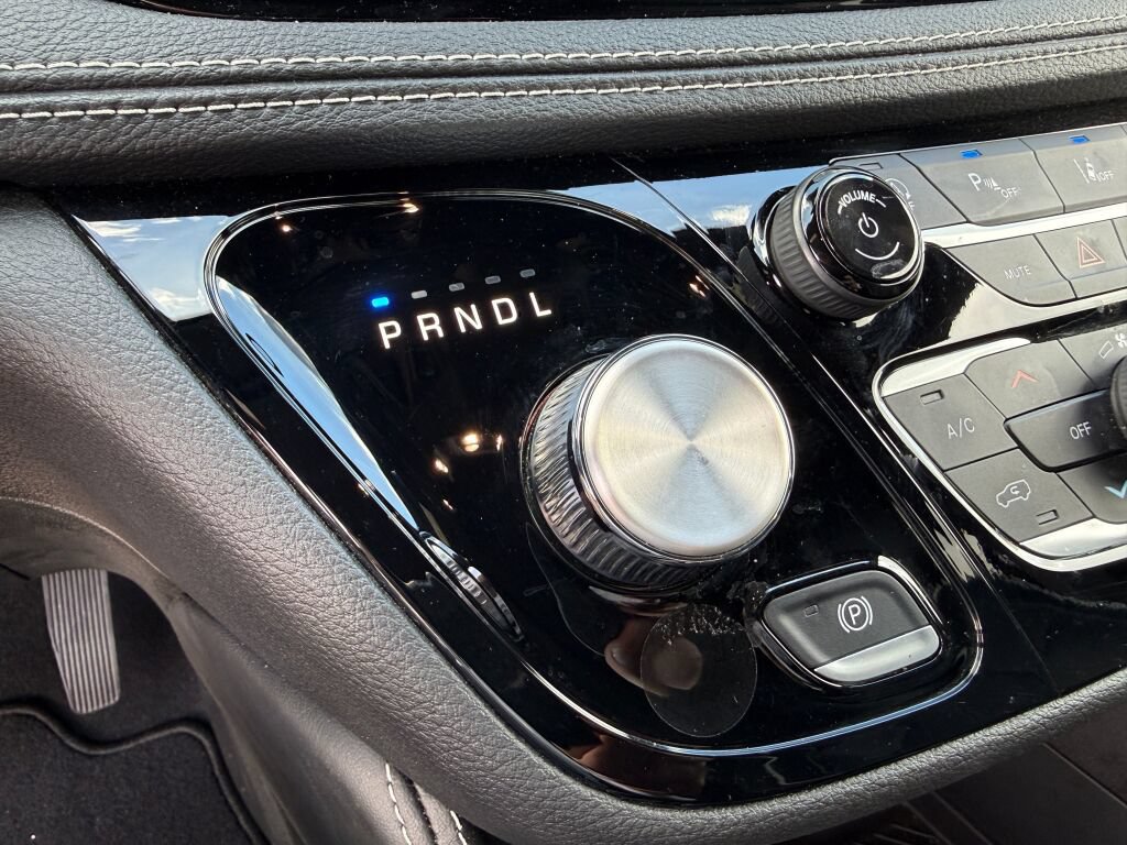 Used 2026 Chrysler Pacifica Limited FWD image 33