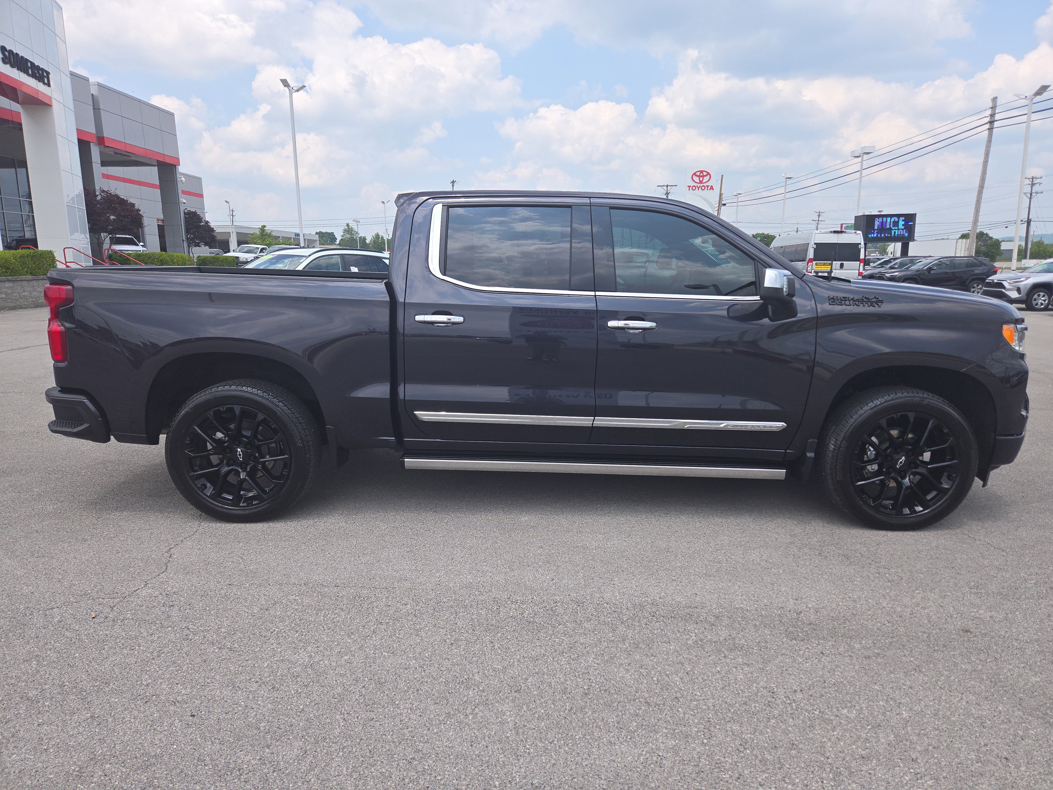 Used 2024 Chevrolet Silverado 1500 High Country w/ High Country Premium Package image 5