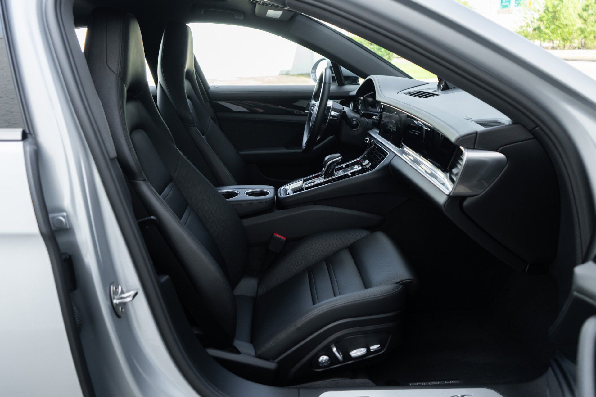 Used 2018 Porsche Panamera 4S AWD/4WD image 16