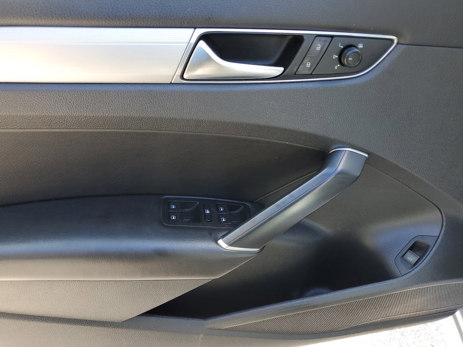 Used 2019 Volkswagen Passat 2.0T Wolfsburg image 20