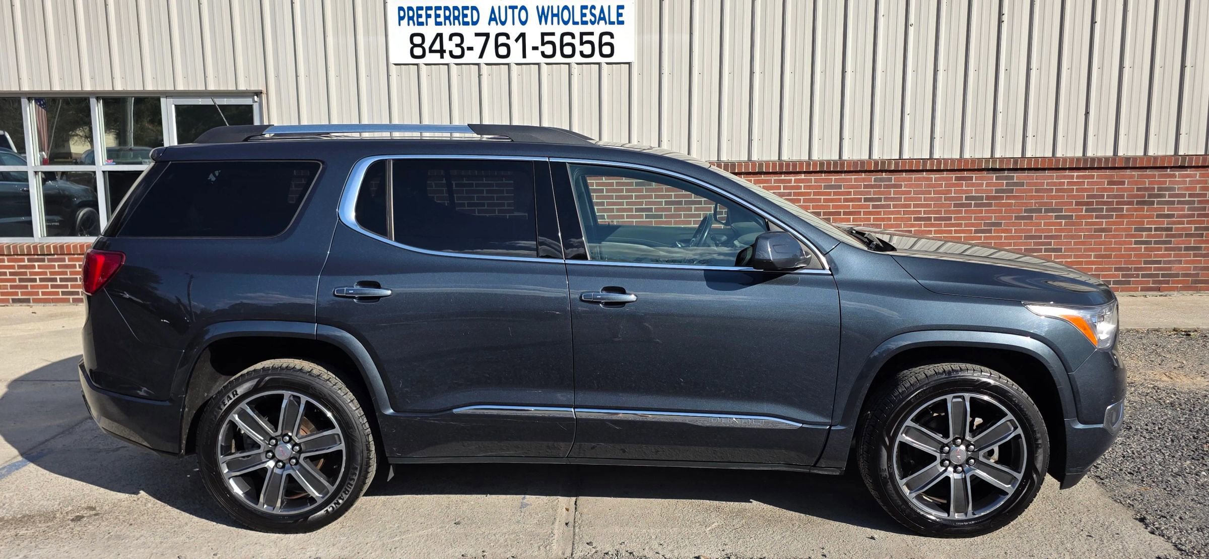 Used 2019 GMC Acadia Denali image 4