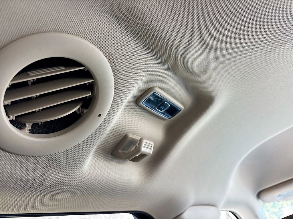 Used 2024 Ford Explorer XLT w/ Equipment Group 202A image 25