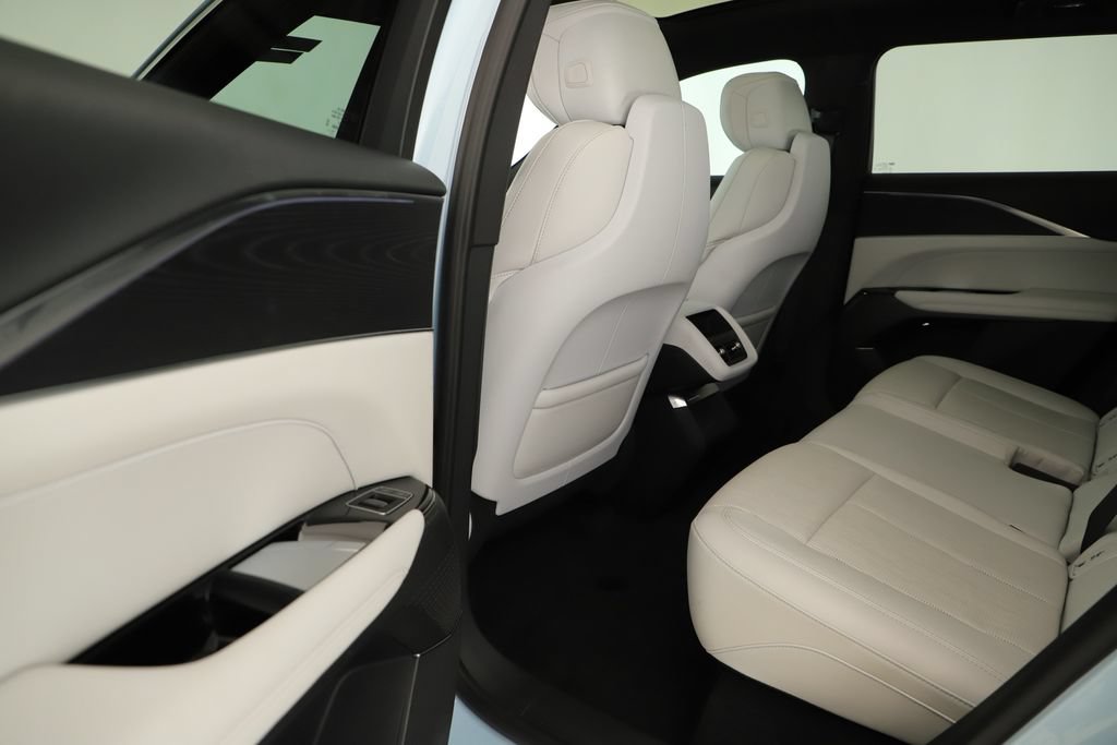 Used 2024 Cadillac Lyriq Luxury RWD image 27