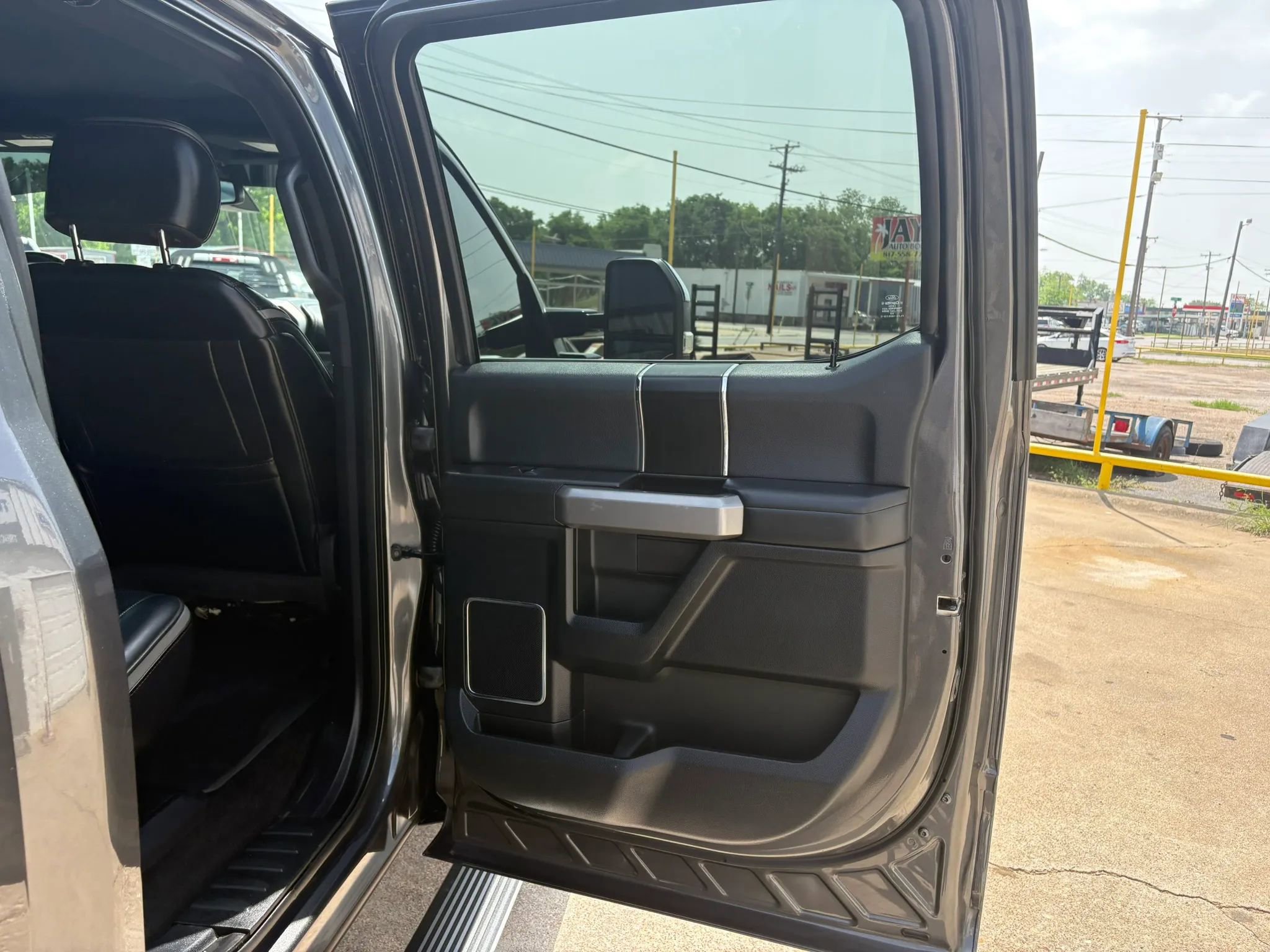Used 2018 Ford F250 Platinum w/ Platinum Ultimate Package AWD/4WD image 16