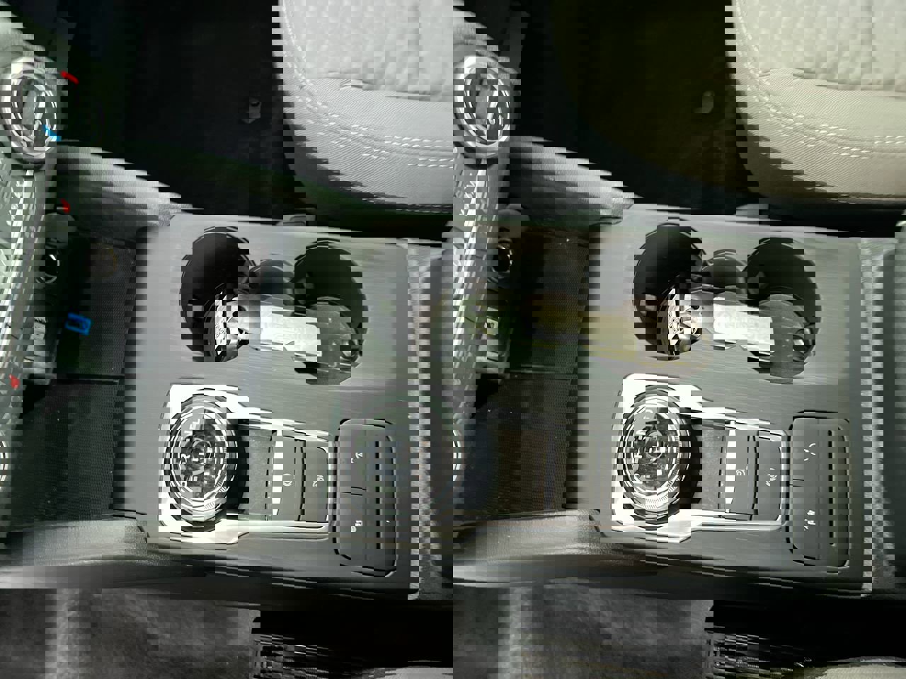 Used 2020 Ford Escape SE image 22