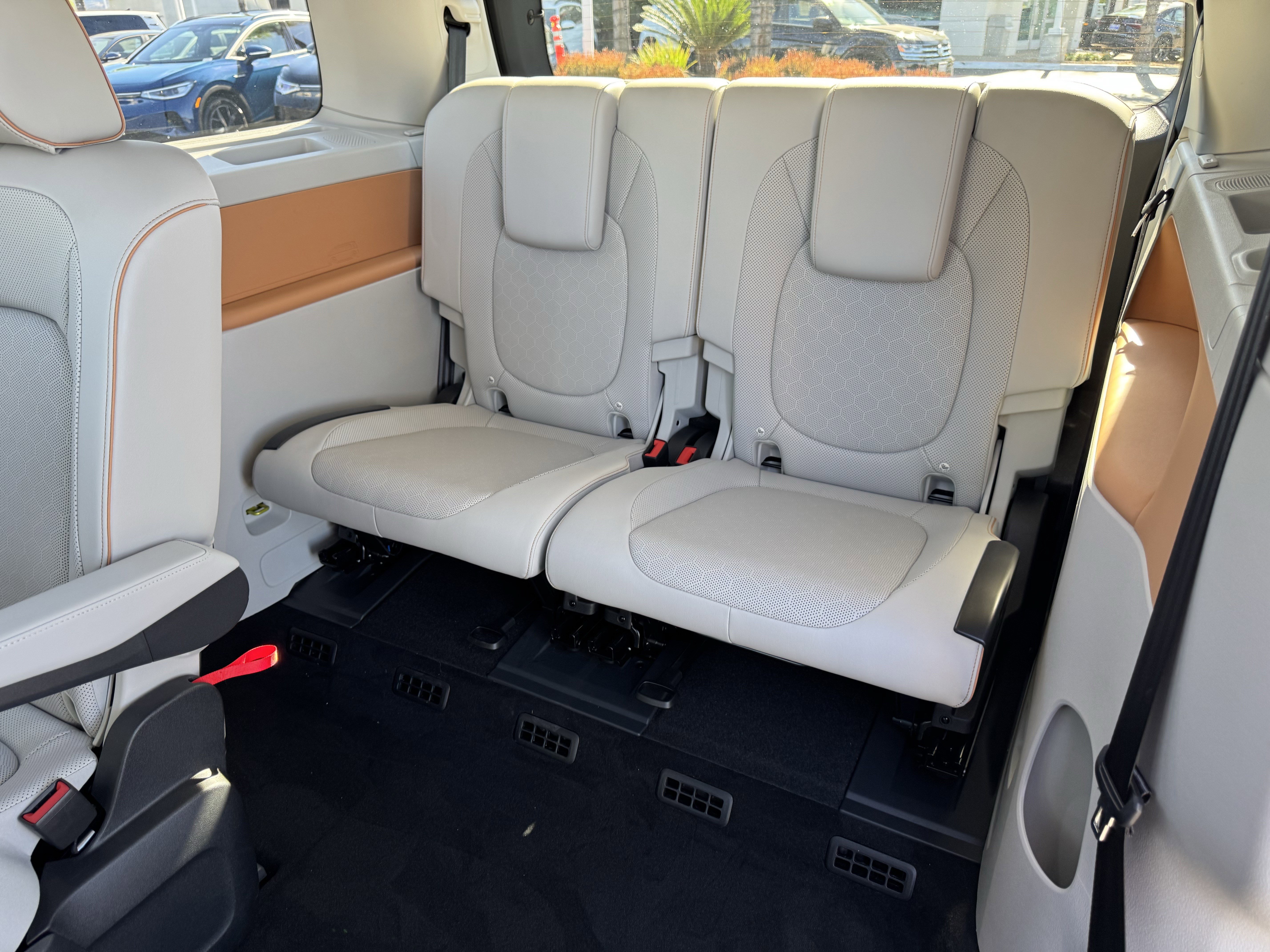 Used 2025 Volkswagen ID. Buzz 1st Edition image 34