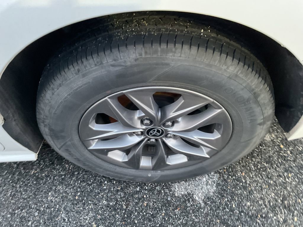 Used 2024 Toyota Sienna LE image 6