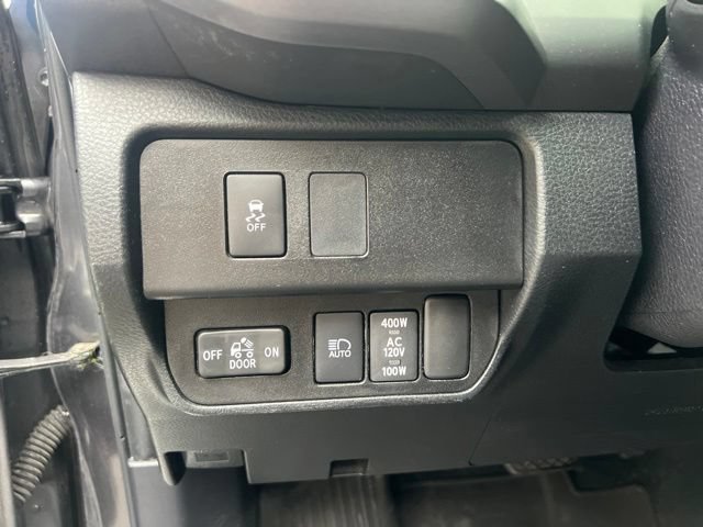 Used 2022 Toyota Tacoma TRD Off-Road AWD/4WD image 19