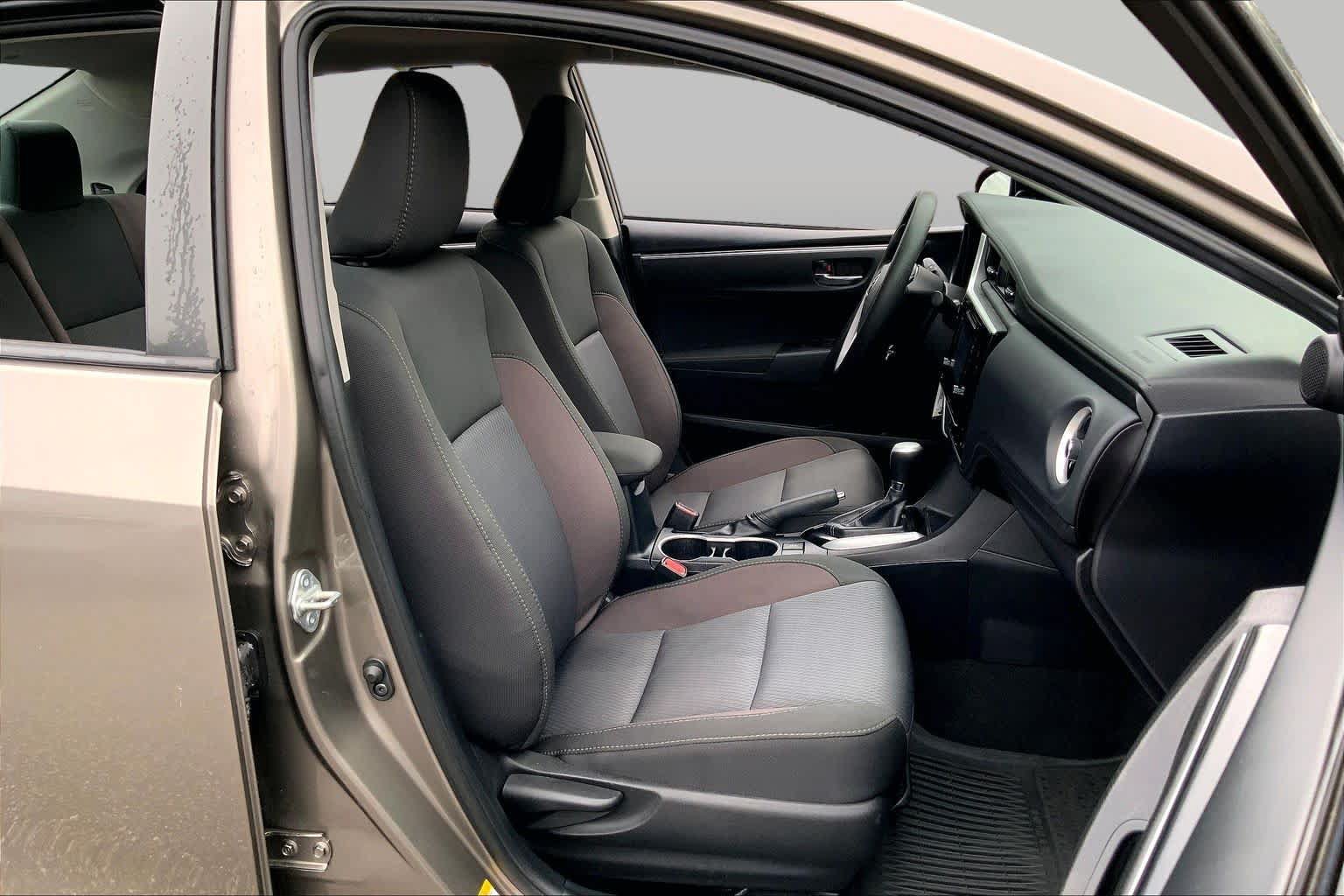 Used 2018 Toyota Corolla LE FWD image 8