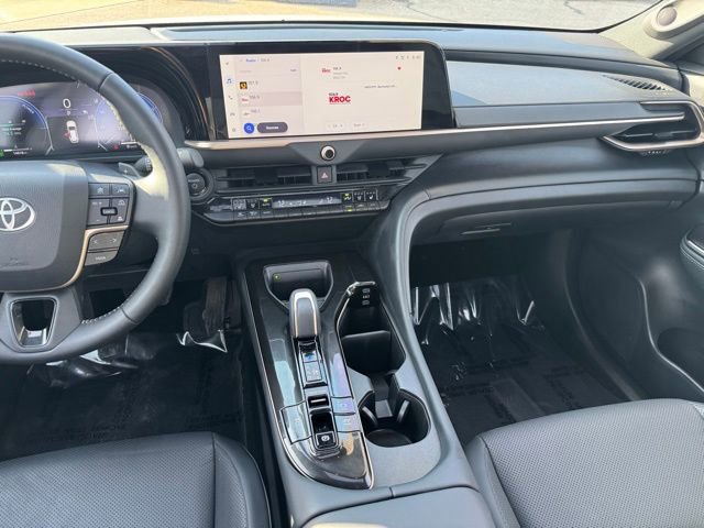 Used 2025 Toyota Crown Signia image 2