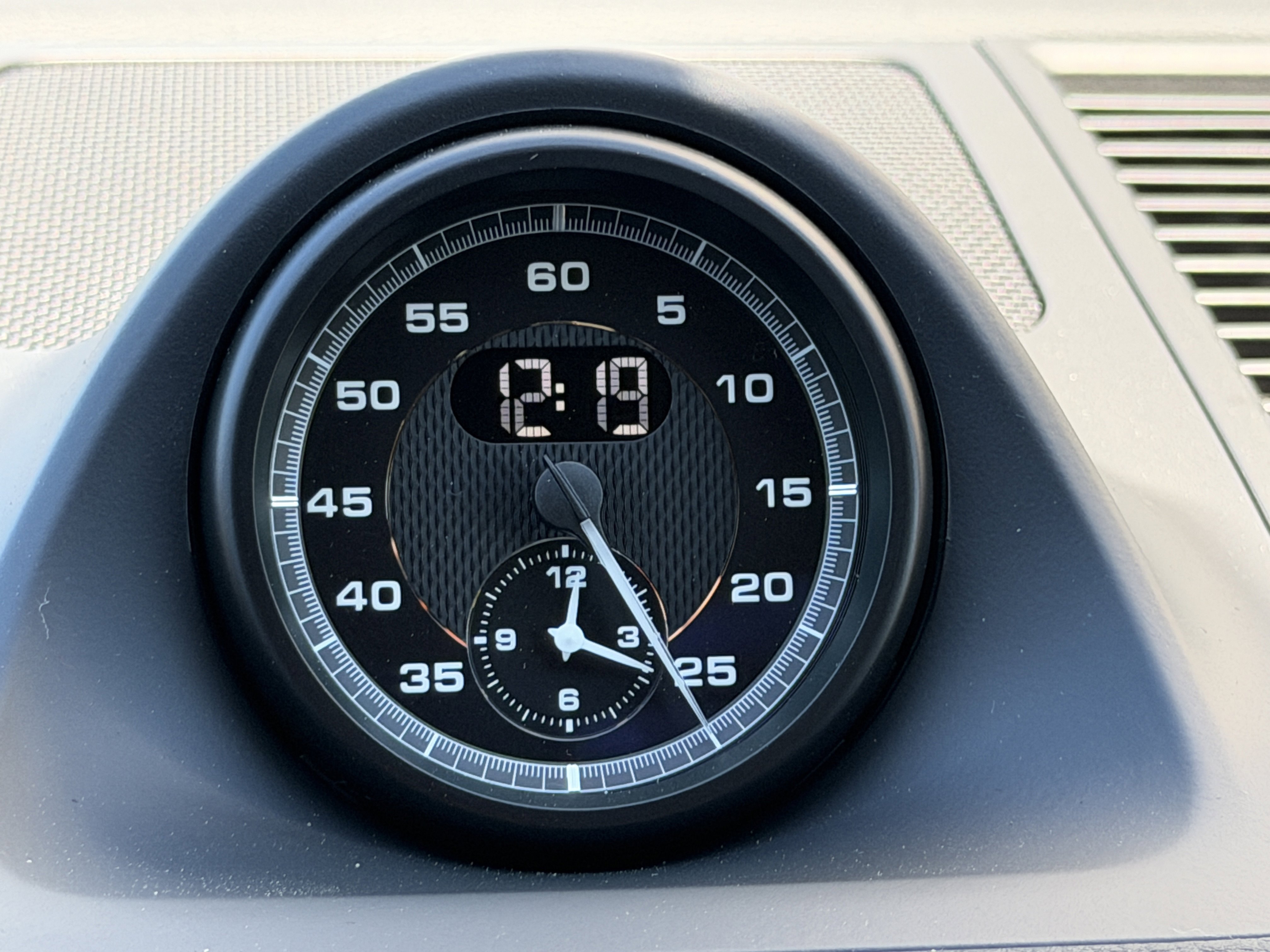 New 2026 Porsche Macan AWD/4WD image 28