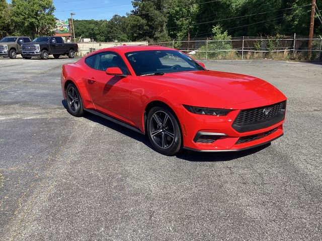 Used 2025 Ford Mustang Coupe RWD image 4