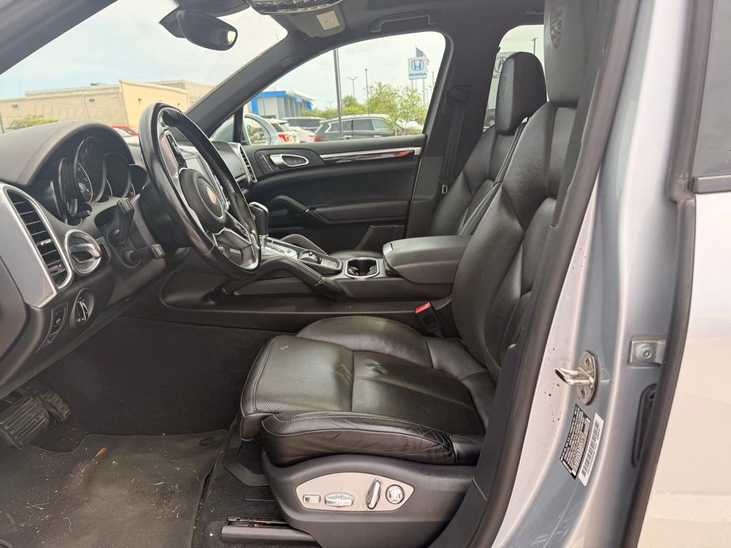 Used 2018 Porsche Cayenne Platinum Edition image 11