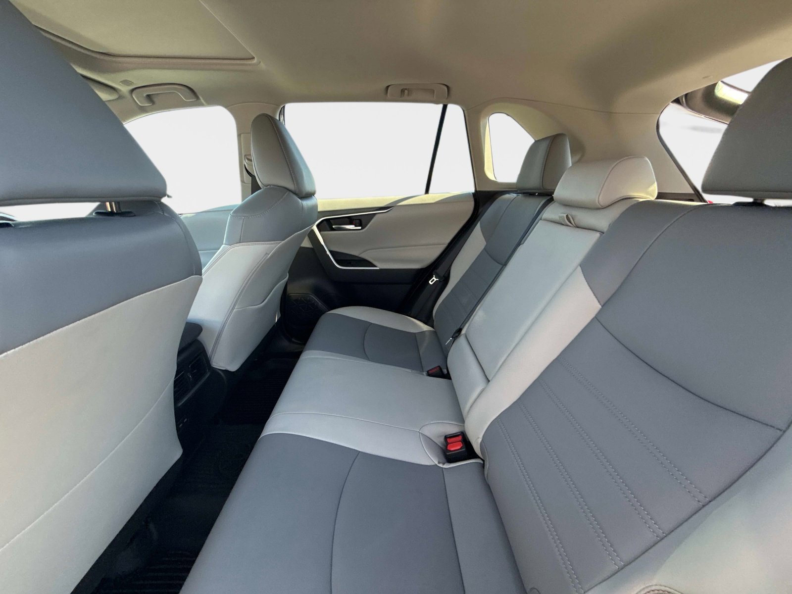 Used 2024 Toyota RAV4 XLE Premium image 15