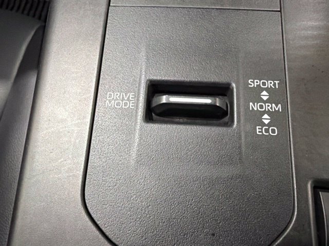 Used 2021 Toyota Highlander XLE AWD/4WD image 45