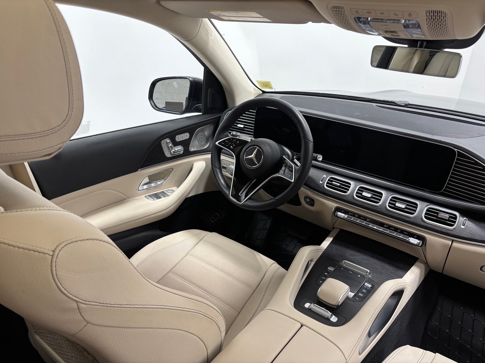 Used 2024 Mercedes-Benz GLS 450 4MATIC image 31