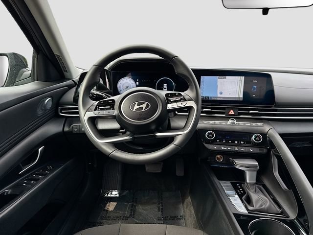 Certified 2025 Hyundai Elantra SEL image 22