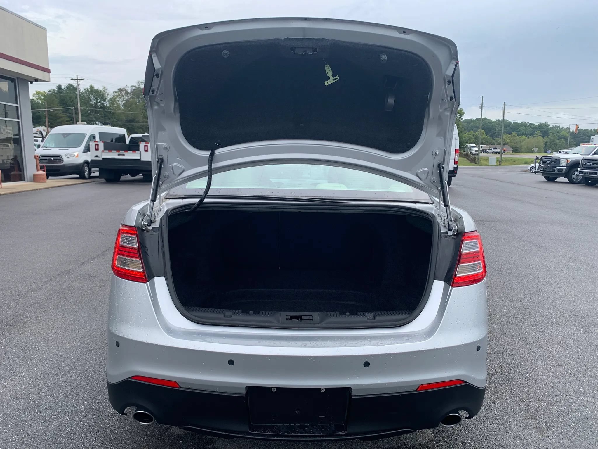 Used 2019 Ford Taurus SE FWD image 29