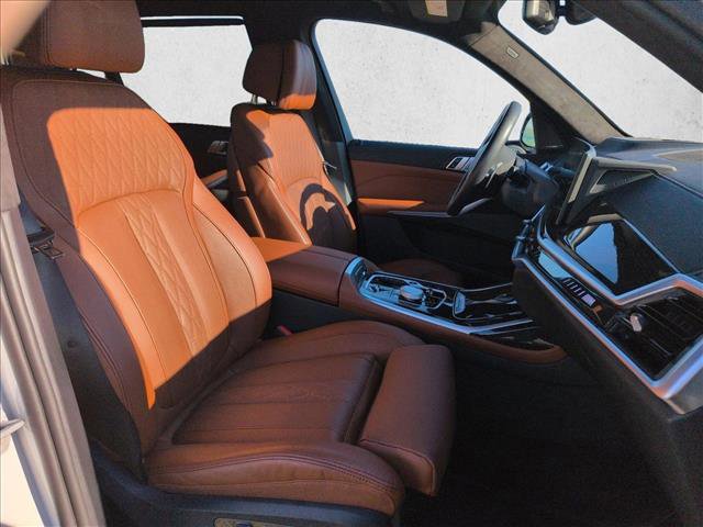 Used 2025 BMW X7 M60i image 24