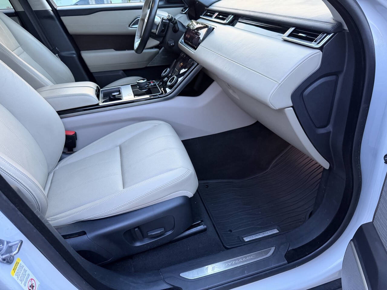 Used 2018 Land Rover Range Rover Velar R-Dynamic SE AWD/4WD image 20