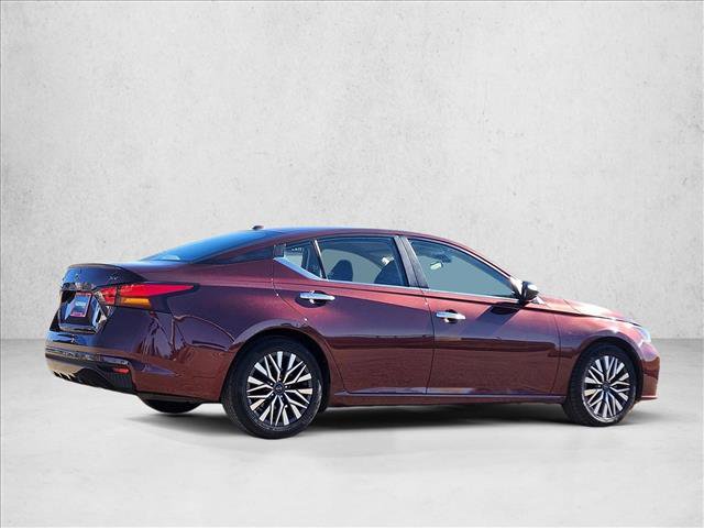 Used 2024 Nissan Altima 2.5 SV image 5