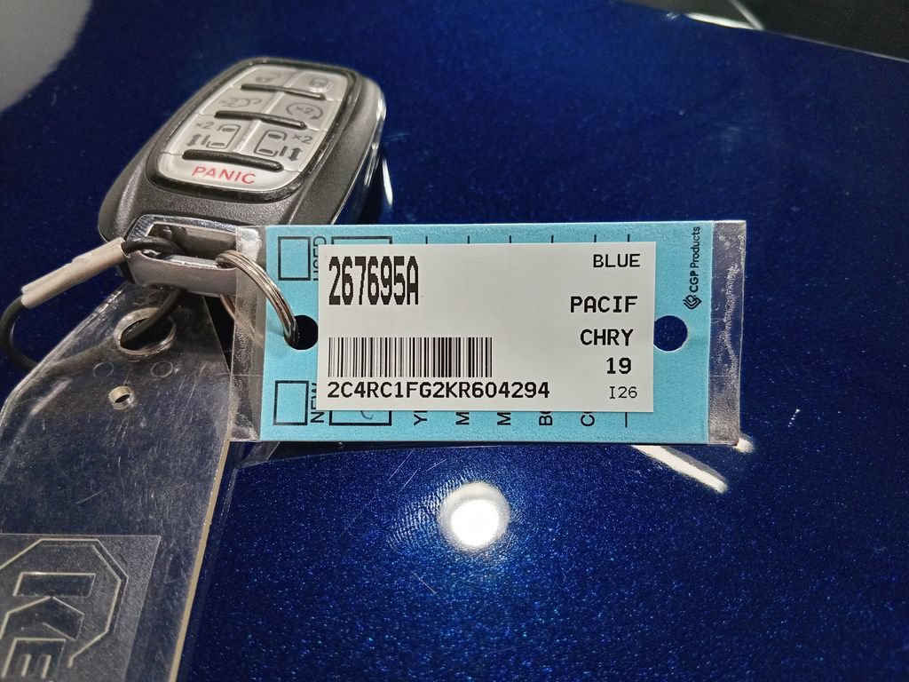 Used 2019 Chrysler Pacifica Touring Plus w/ Tire & Wheel Group FWD image 24