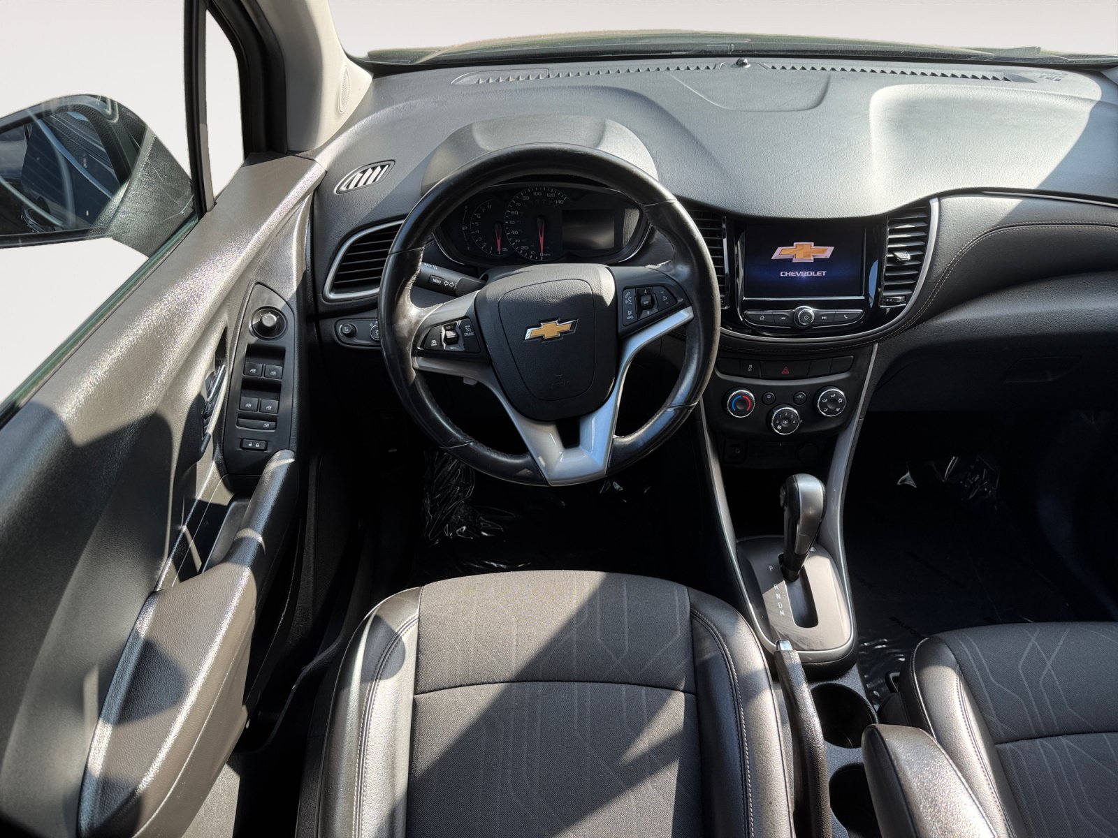 Used 2020 Chevrolet Trax LT w/ LT Convenience Package FWD image 10
