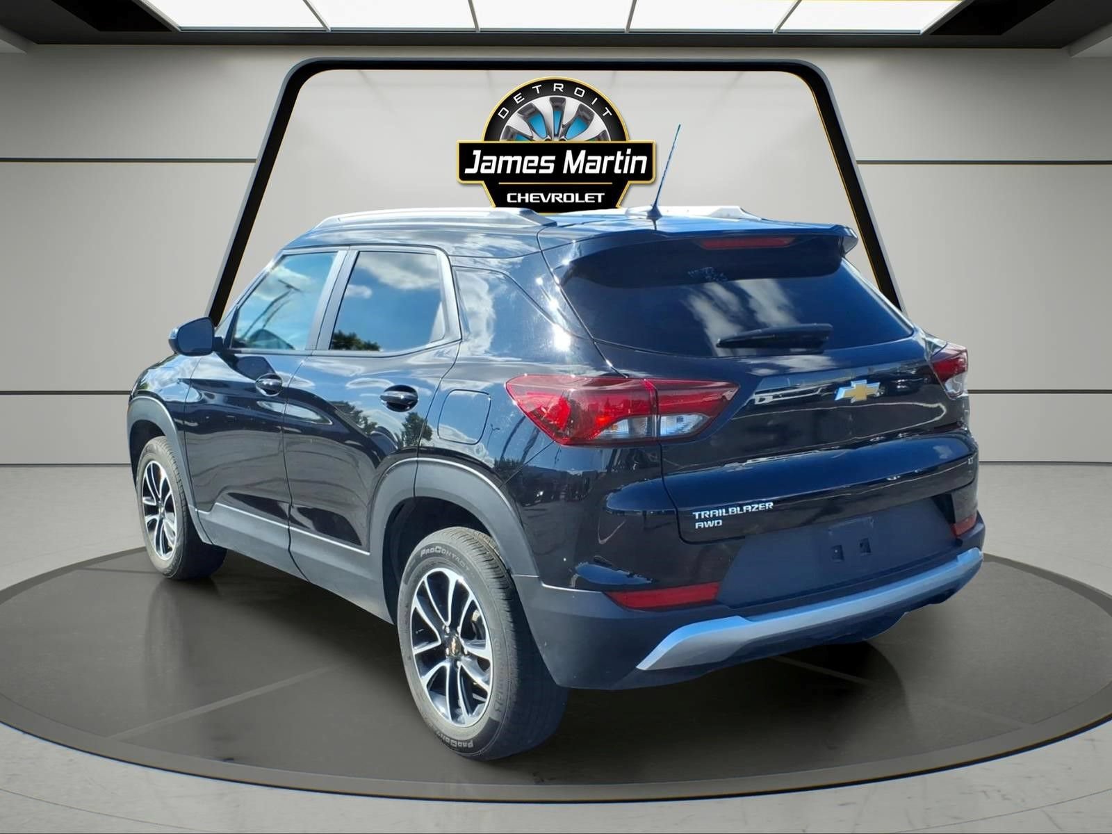 Used 2025 Chevrolet TrailBlazer LT AWD/4WD image 6