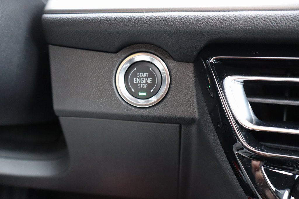 Used 2025 Chevrolet Traverse LT w/ Sun and Wheel Package image 14