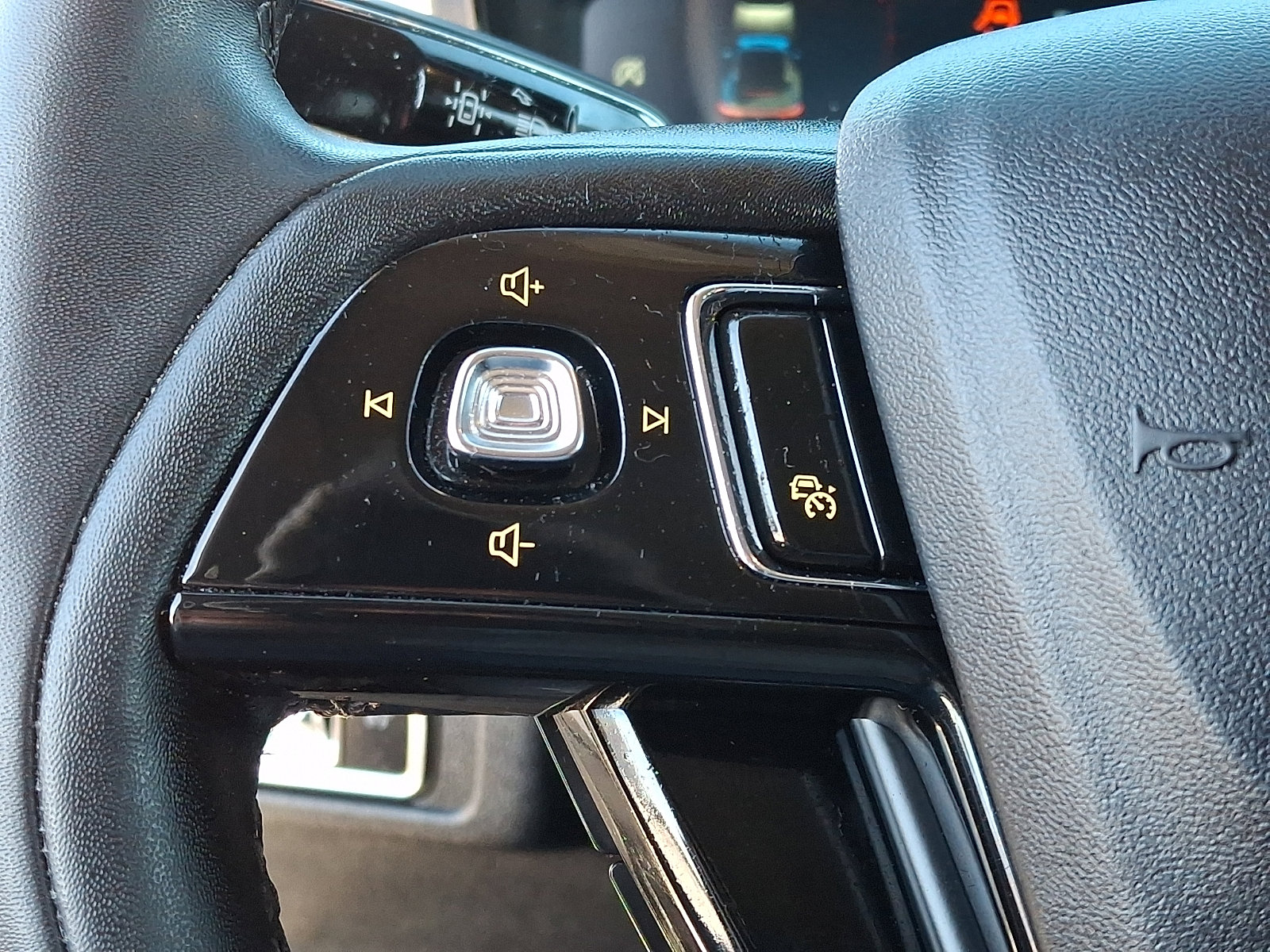 Certified 2023 Lincoln Corsair AWD image 21