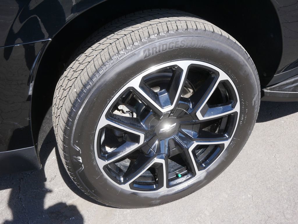 Used 2024 Chevrolet Suburban RST w/ Luxury Package AWD/4WD image 8