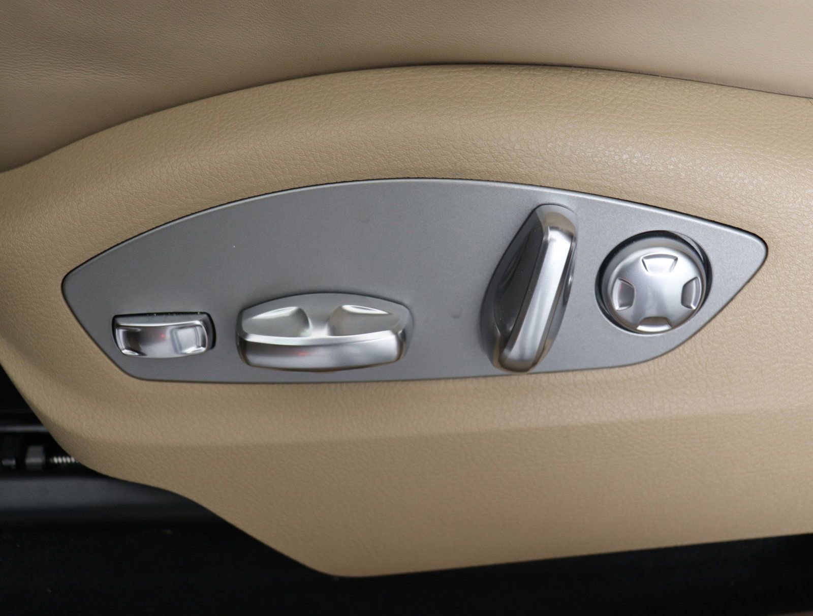 Used 2025 Porsche Macan image 15