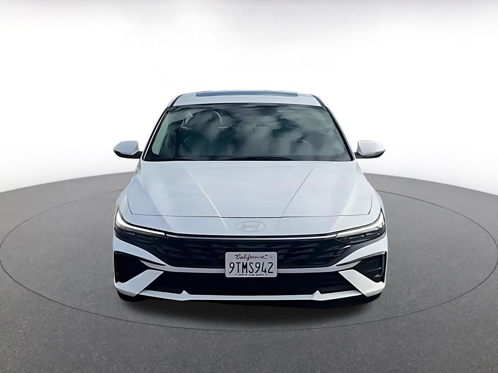 Used 2025 Hyundai Elantra Limited image 3