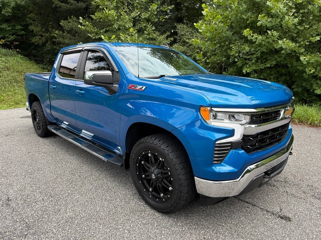 Used 2022 Chevrolet Silverado 1500 LT AWD/4WD image 4