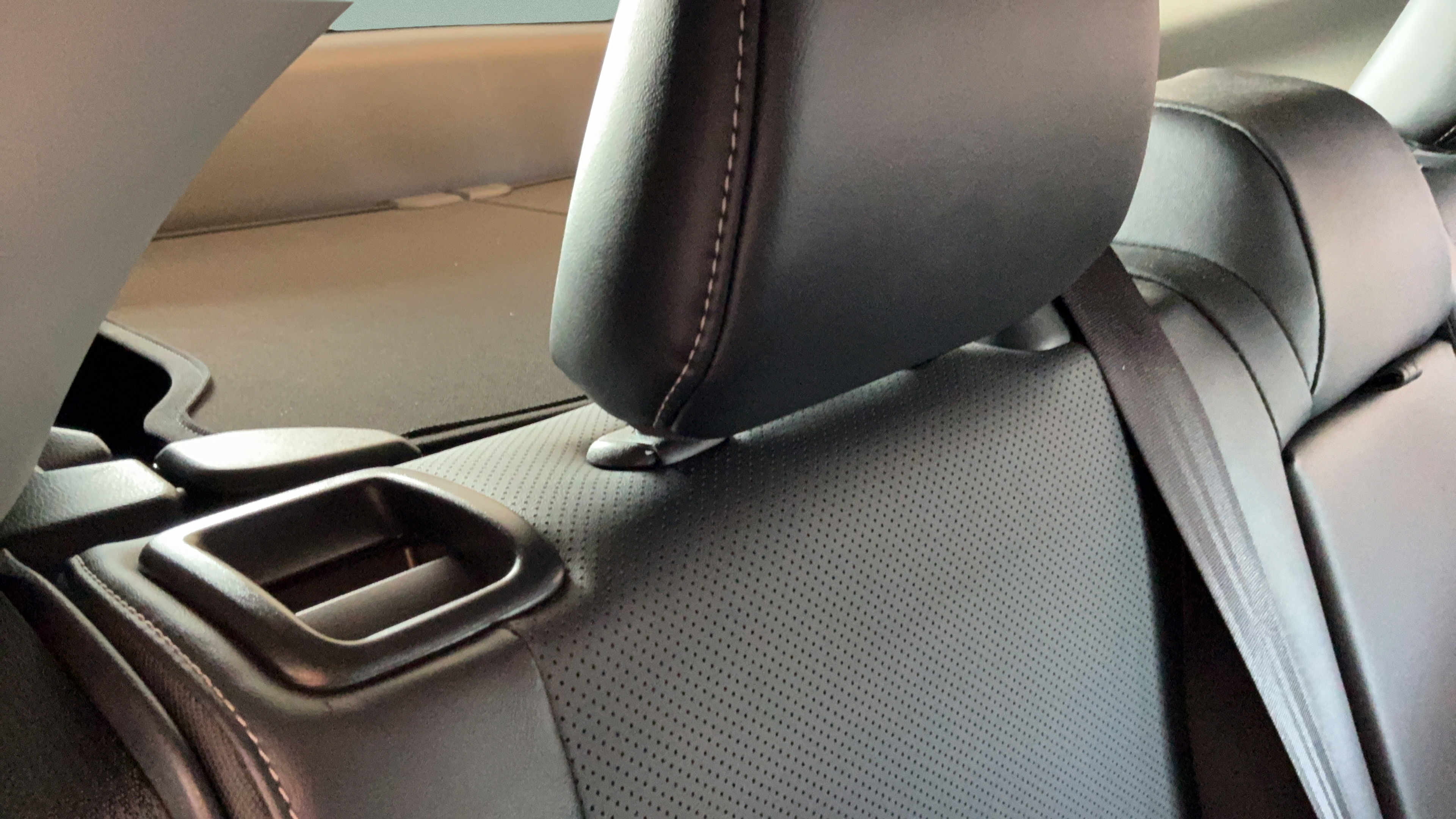 Certified 2025 Toyota Prius XLE FWD image 33